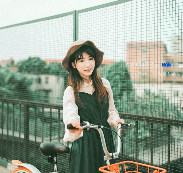 清纯阳光骑着小黄车清新美女铁道旁艺术唯美写真集 @微相册 @微博摄影