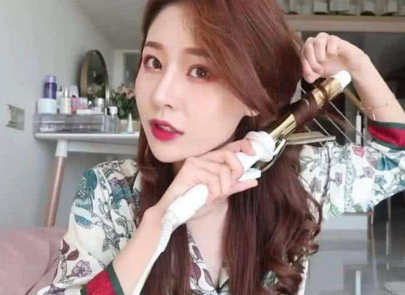 抖音一姐莉姐带火了抖音?现歌曲串烧登上央