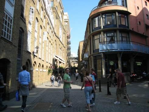 讨厌的中国人,新加坡人移居英国后,遭遇种族