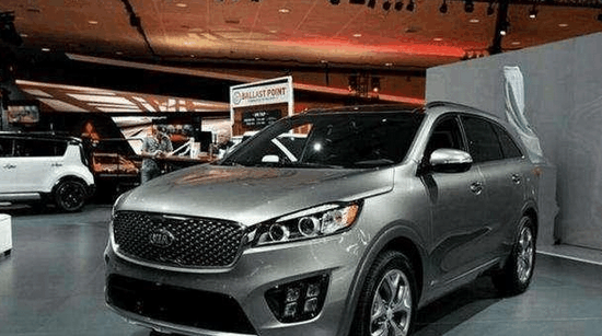 别说路虎揽胜怂了, 就是奔驰宝马来了, 看见索兰托也得萎!