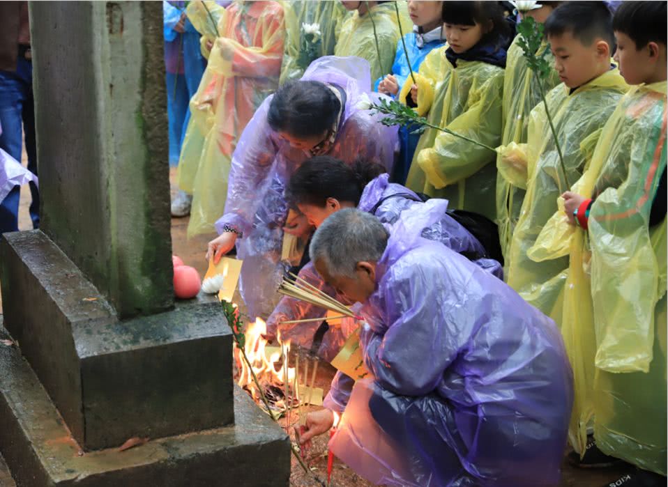 覃子斌将军1944年为国捐躯,后人苦寻74年首次