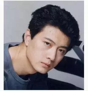 正与陈伟霆拍戏的他，6次考北电失败，因长得帅被人拉去演戏