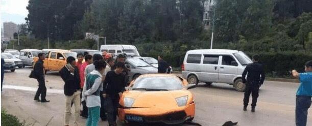 五菱撞上兰博基尼 画面惨不忍睹