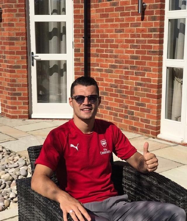 这位老将宣布退役, 阿森纳不败夺冠阵容现役只