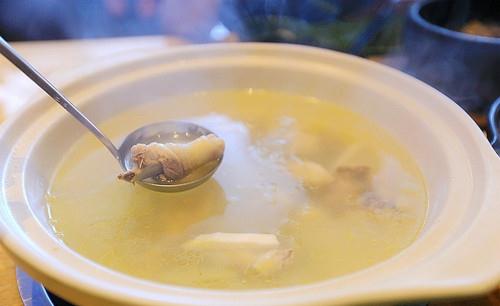 坐月子炖鸡汤怎么做