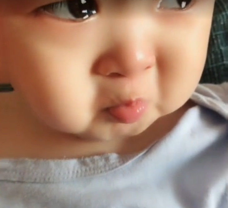 水汪汪的大眼睛