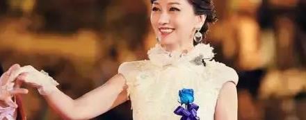 63岁的她身价上亿，座驾是一辆1400万豪车！网友：我认识她