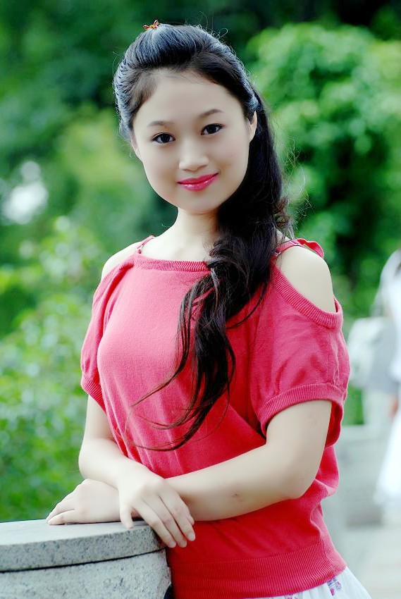 人像摄影(小河边的微笑小女孩)