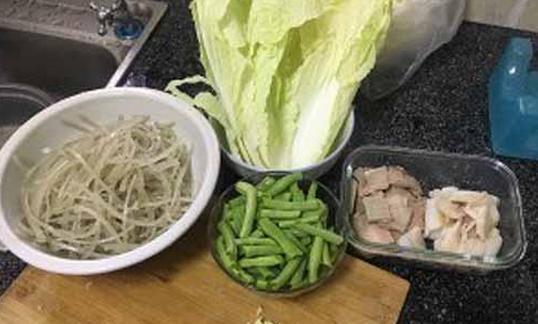 老公做大白菜炖粉条，两碗米饭不是事，比饭店都香，3分钟搞定！