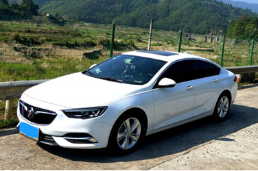 买迈腾后悔了，这车为争夺市场降4万，自动挡仅14万，比雅阁厚道