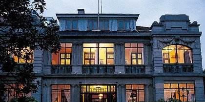 应约旦国王的邀请，杜月笙之女杜美如旅居国外开餐厅数十年