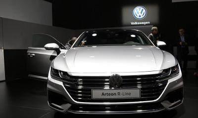 大众全新B级车比奔驰C级帅气十倍，买凯美瑞要哭了，仅20万起