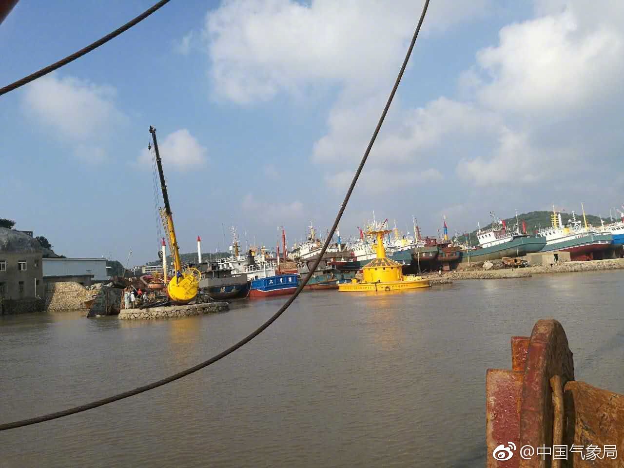 赞!跟台风抢时间的上海海洋气象台,也请注意安