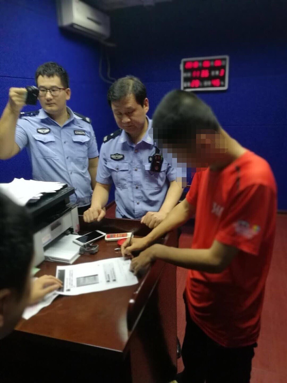 网络不是法外之地,朋友圈辱骂交警被行政拘留