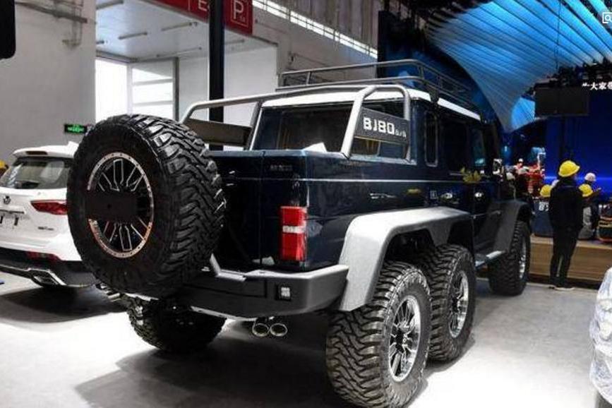 国产越野车中的真汉子，光轱辘就有6个，气场完胜奔驰G级