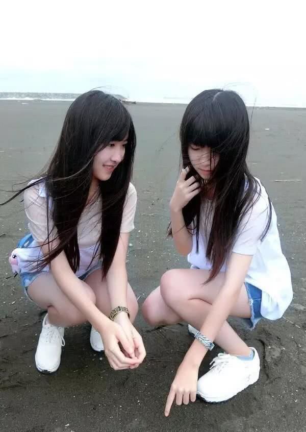双胞胎美女好美,好可爱啊