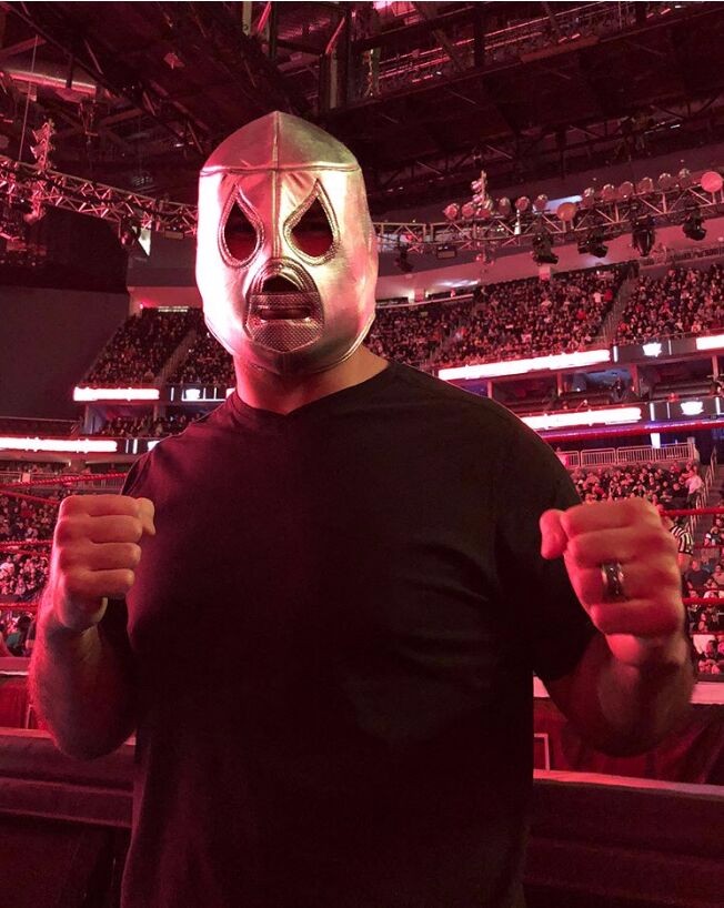 前UFC重量级冠军凯恩·维拉奎兹参加WWE摔