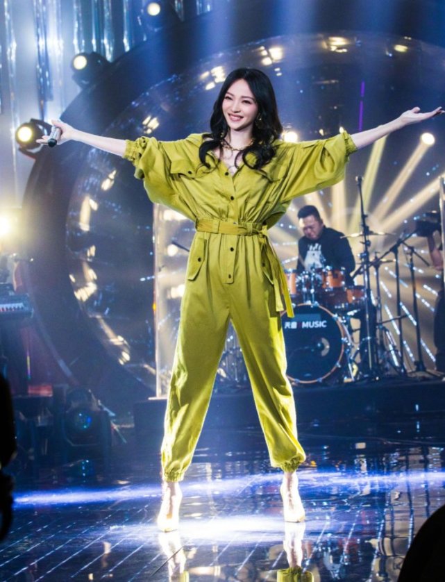 《歌手》突围赛霍尊晋级引争议,郁可唯失败田馥甄间接被淘汰!