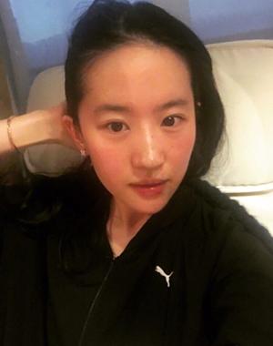 17岁红遍全国,后被老外玩了甩,如今素颜憔悴衰