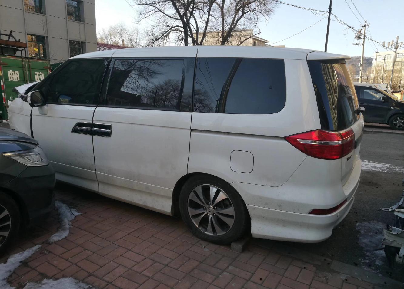 男子花11万购买一辆本田艾力绅事故车, 回去后朋友都说不值