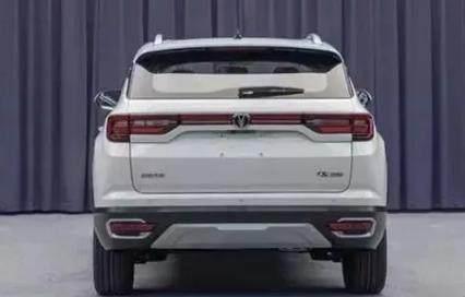 全新长安CS35大变脸！颜值超高，配1.6L的自吸引擎，预售价6万起