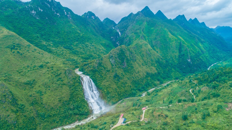 贵州大山发现未开发原生态瀑布群,比黄果树瀑布还要高
