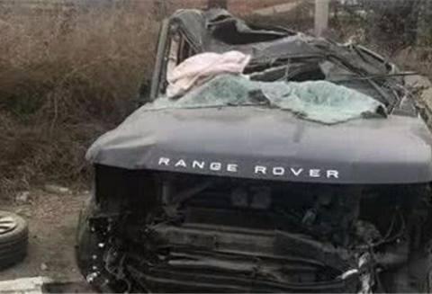 150万路虎因报废，车主3万出售，结果遭到一堆人疯抢！