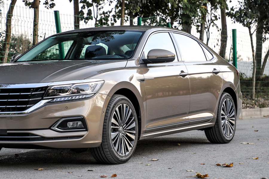 全新一代帕萨特发布，轴距加长68mm，车尾“字母”太吸引人!