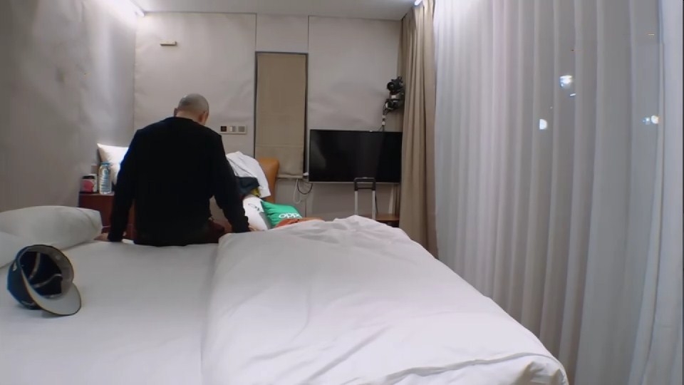 参加《亲爱的客栈》,腾格尔醉了,笑过也哭过,莫