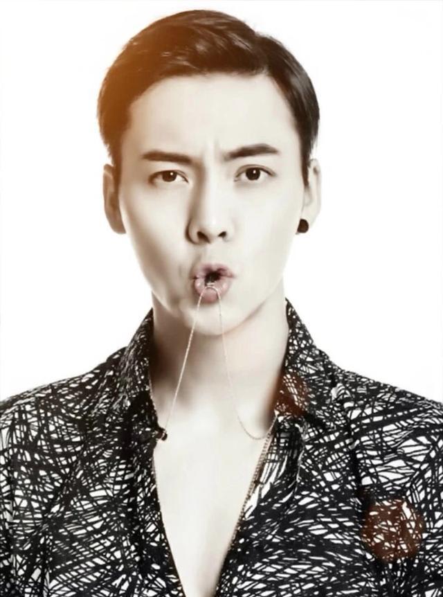 发型推荐:陈伟霆告诉你,发际线高的男生如何选