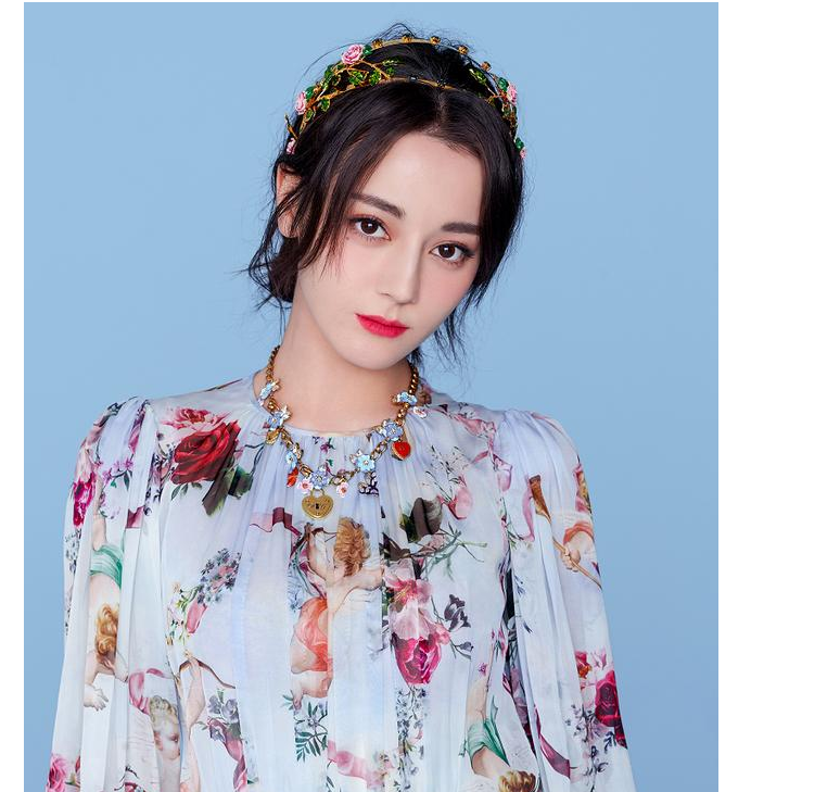 迪丽热巴工作室隆重开业,前面还加了嘉行二字