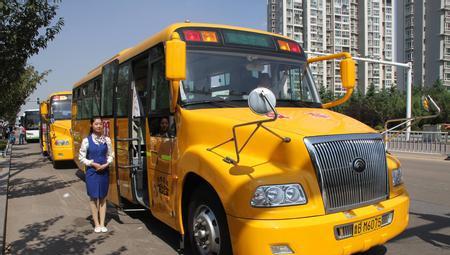 开车闯红灯很严重? 这8种情况驾照就得重新考