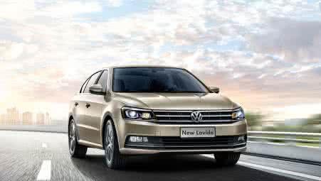 农村小伙喜提大众朗逸, 村民都很羡慕, 让车主觉得很有面子