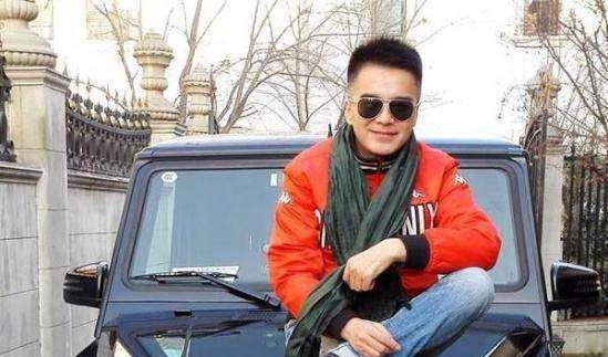 祈同伟戏外比戏内还要有钱, 开百万奔驰豪车, 娶了好几个老婆