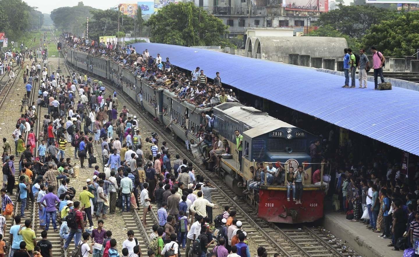 实拍中国和印度火车站, 同为人口大国, 差距一眼就可以看出来