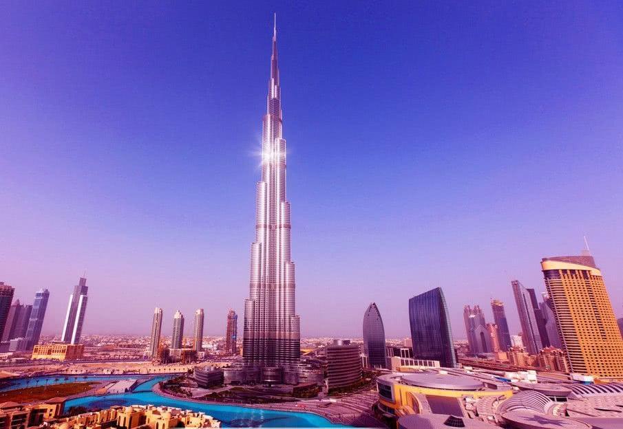 这座楼比迪拜塔高2倍,造价2000亿,坐电梯到楼