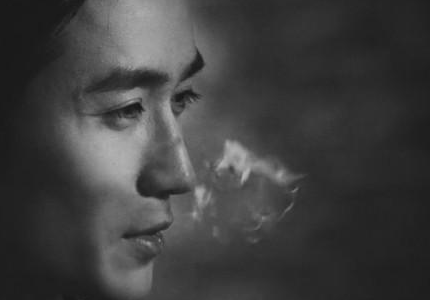 这年头喷子真多,朱一龙抽烟视频,遭遇剪刀手恶