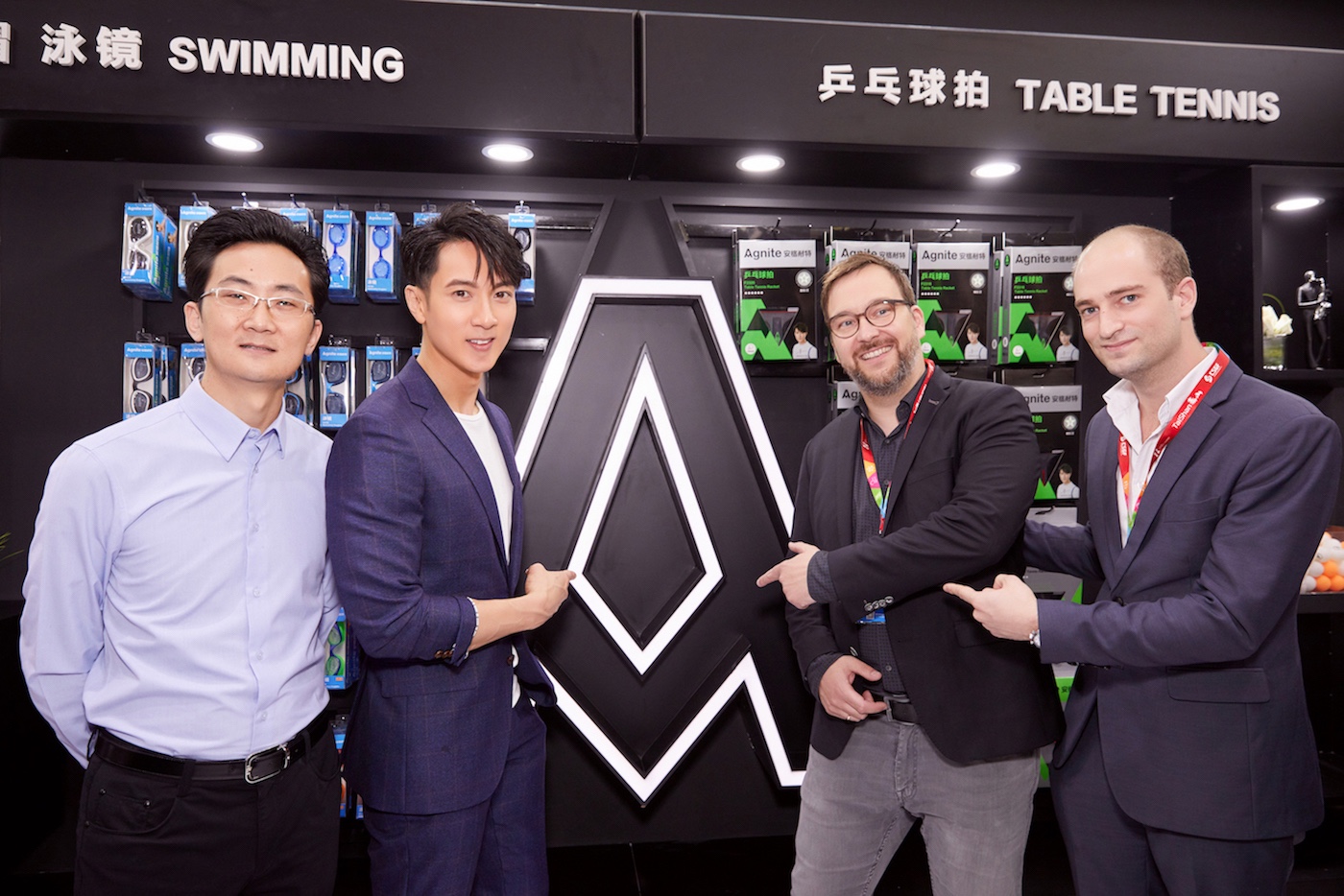 吴尊帅气出席运动品牌代言活动 分享健身运动理念