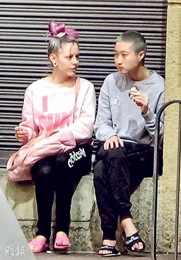 失踪半年的小龙女吴卓林如今流浪街头，为了生存竟搬出成龙的名字