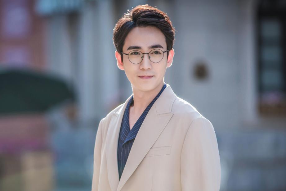 朱一龙《镇魂》刚火经纪人团队就被开,本人还