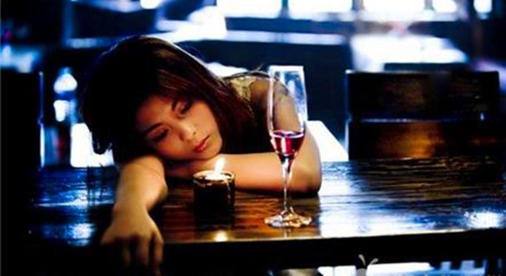 云南花季少女被活活刺死案,告诉我们:喝酒对美女的危害有多大?