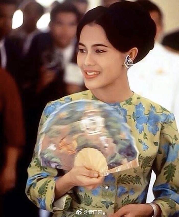 8月12日,是泰国诗丽吉王后(已故拉玛九世普密