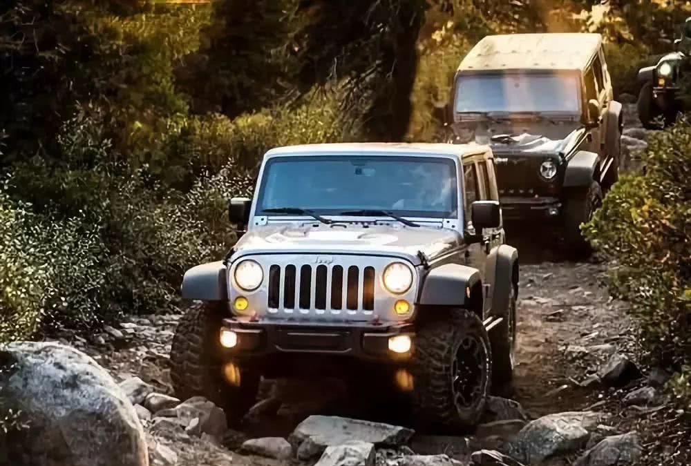 这就是JEEP的魅力，情怀和顾家的全新JEEP自由光