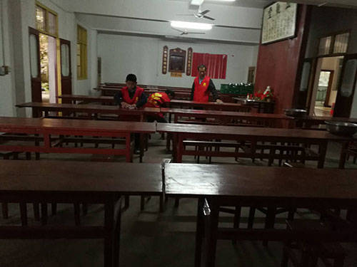 崇义谢文凎义工之家携手众多小义工走进崇义东