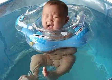 1岁女宝婴儿游泳馆溺水1分钟