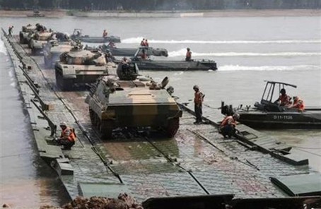 俄舟桥部队将配备“二合一”防弹救生衣