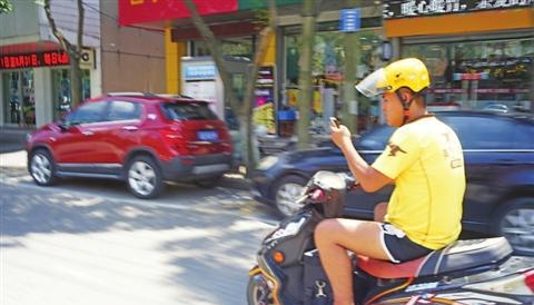 骑手争分夺秒 , 追量赶时的外卖骑手交通事故率