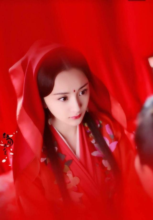 而之前杨幂才凭借着《三生三世十里桃花》火了一把,其中里面的造型也