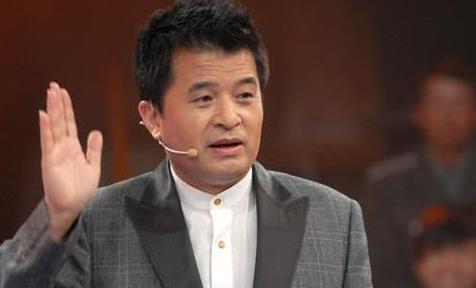 她被毕福剑一手捧红,毕福剑困难时无人肯帮,而