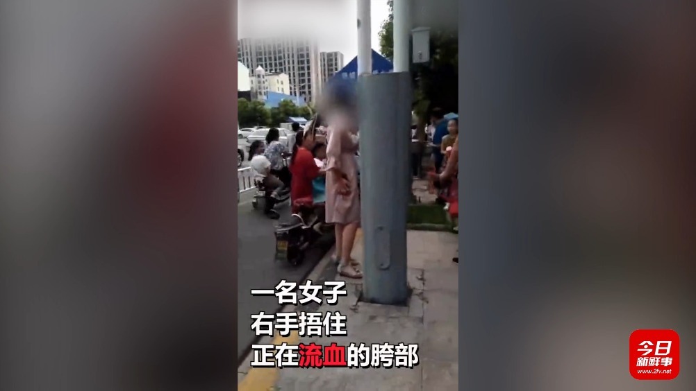 两市民因电动车错车起争执一人被扎伤